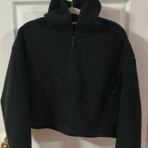 Black Uniqlo Cropped Pullover